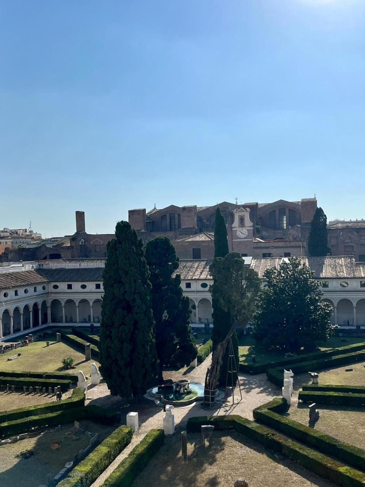 Camera X2 Con Splendida Vista Sulle Terme Di Diocleziano E Sul Chiostro Di Michelangelo ローマ エクステリア 写真