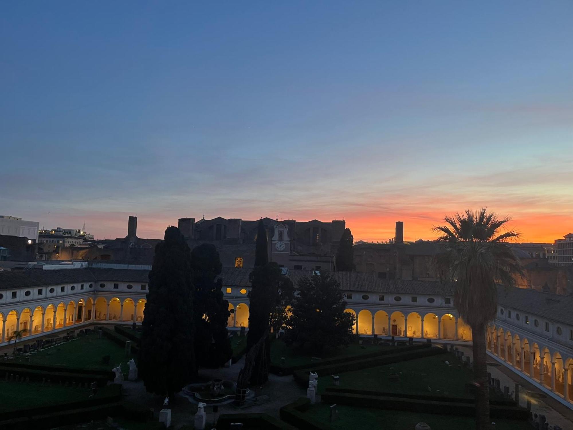 Camera X2 Con Splendida Vista Sulle Terme Di Diocleziano E Sul Chiostro Di Michelangelo ローマ エクステリア 写真